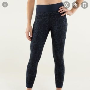 Lululemon en route paisley leggings (inkwell)
